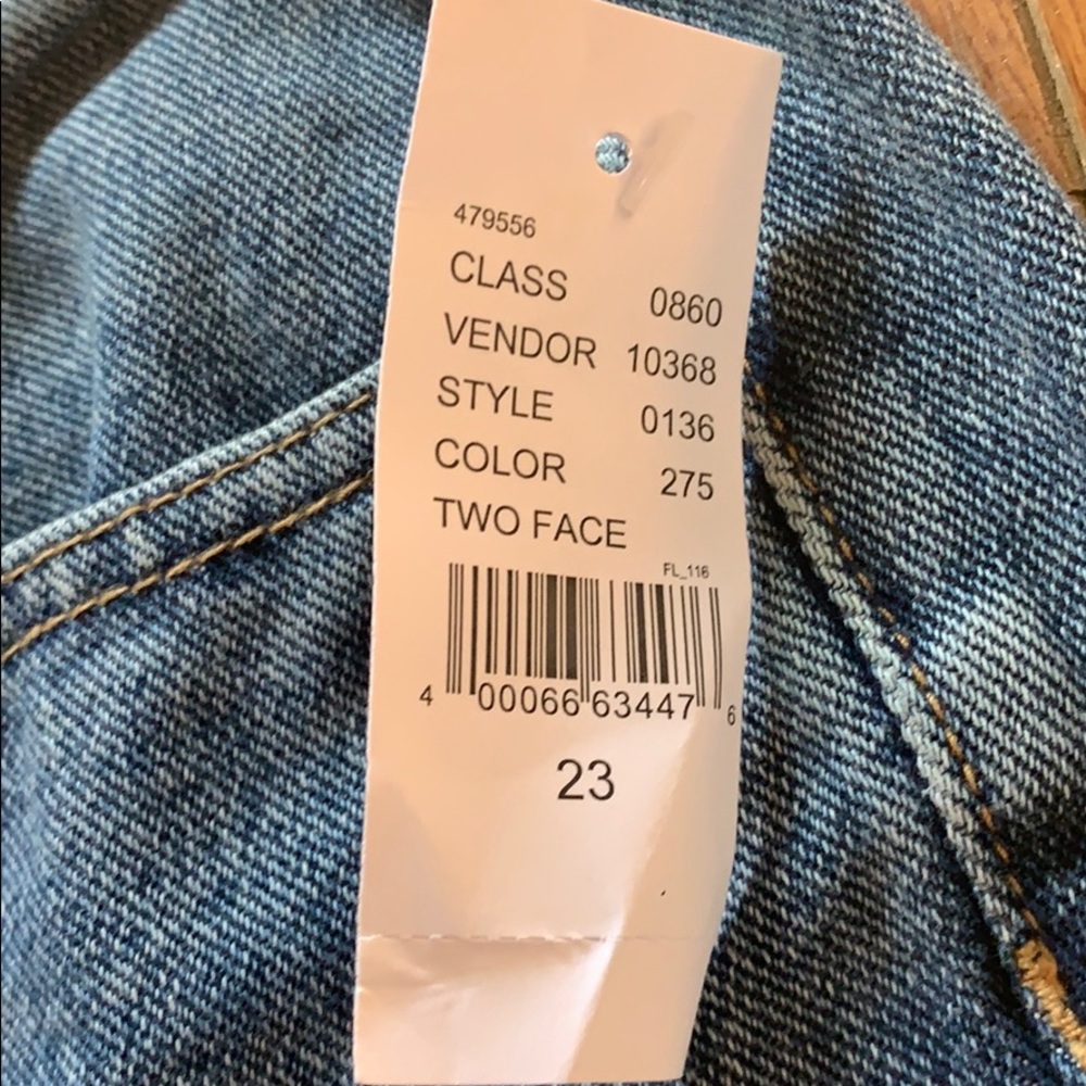 NWT - Picture 3 of 3